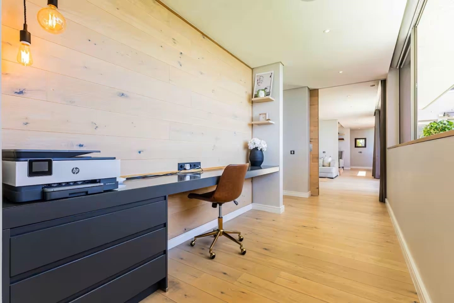5 Bedroom Property for Sale in Fresnaye Western Cape